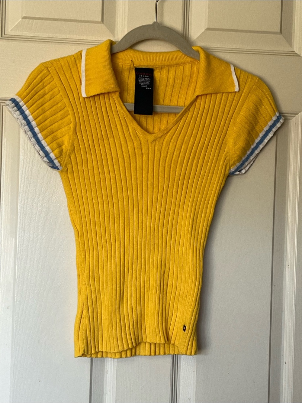 Y2K 90’s Tommy Hilfiger Women’s M Cotton Ribbed V-neck Top with Contrast Trim